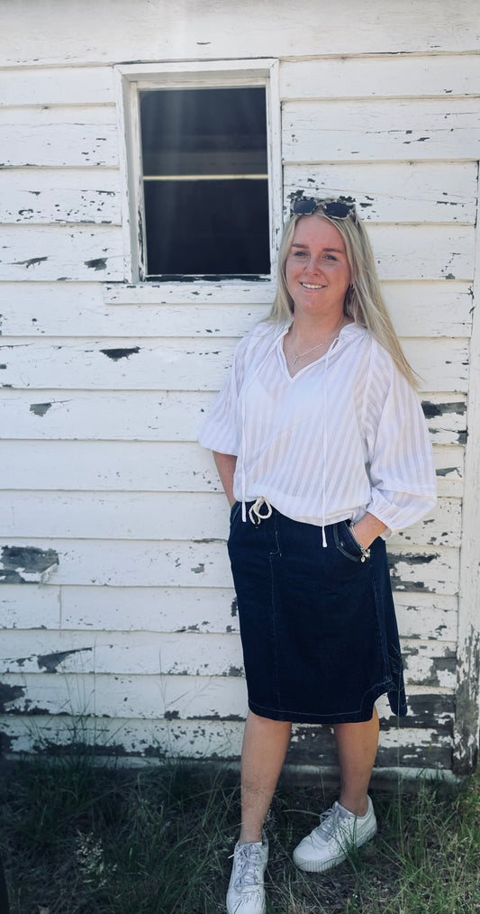 White mid sleeve shirt