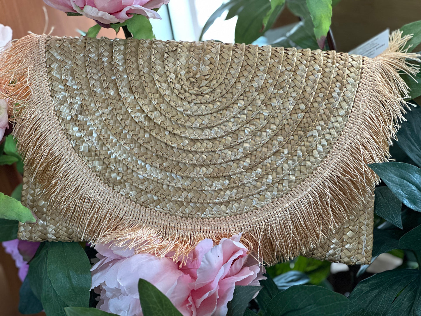 Wheat straw clutches