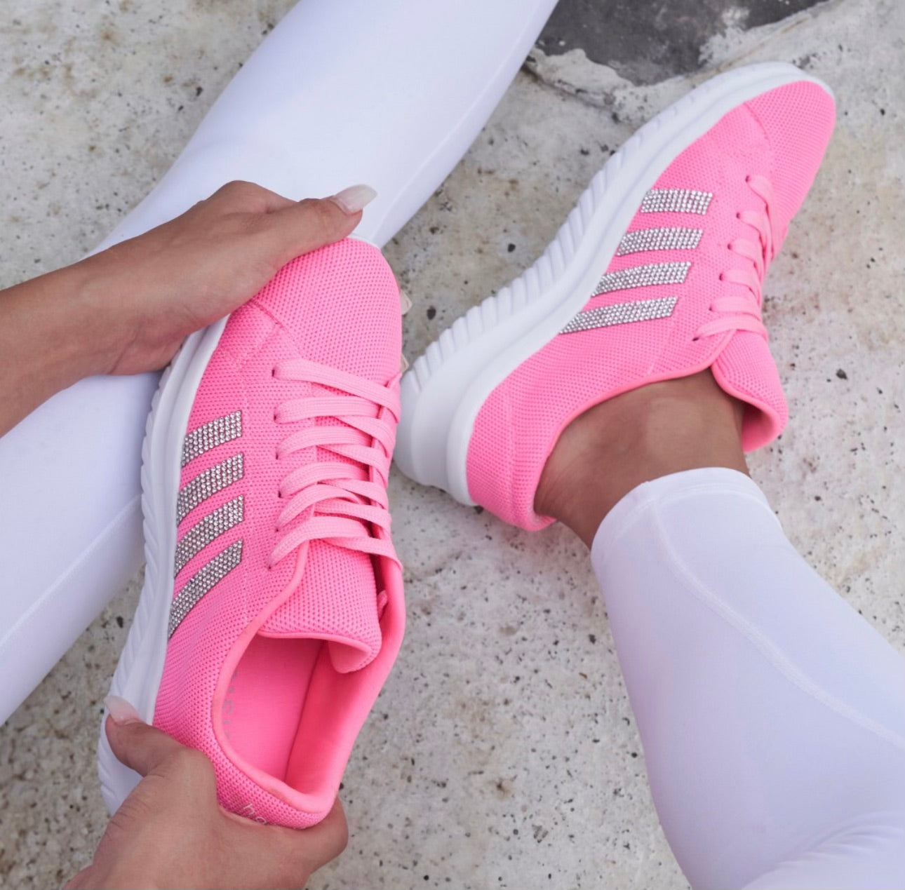 Holsters pink sneakers